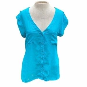 Studio Y short sleeve top medium blue v neck